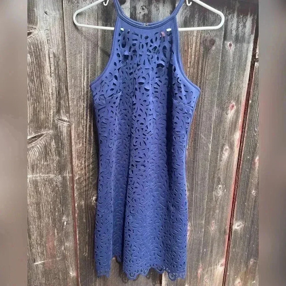 Lilly Pulitzer Pearl True Navy Laser Cut Scuba Ponte Shift Dress - Picture 5 of 8